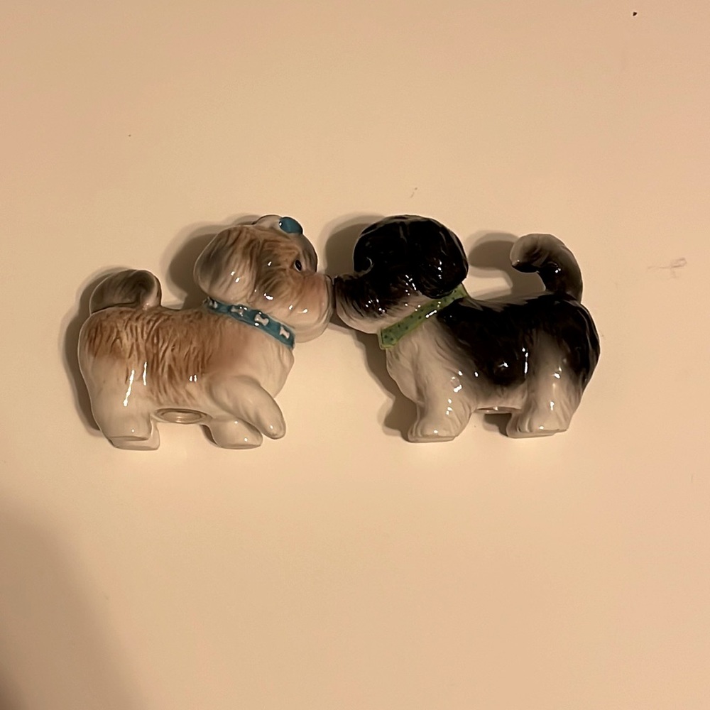 Magnetic kissing dogs salt and pepper shakers